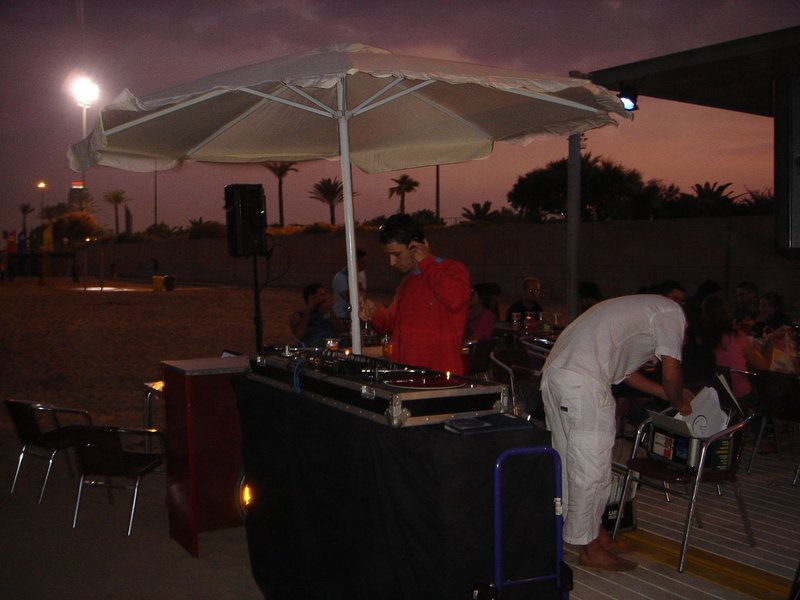 File:Beach-factor-16.6.2005-120.jpg