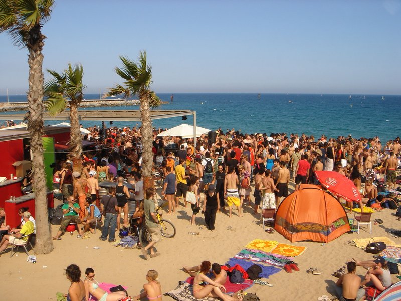 File:Beach-factor-19.6.2005-400.jpg