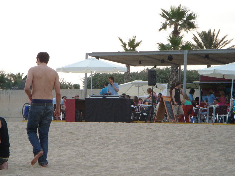 File:Beach-factor-16.6.2005-100.jpg