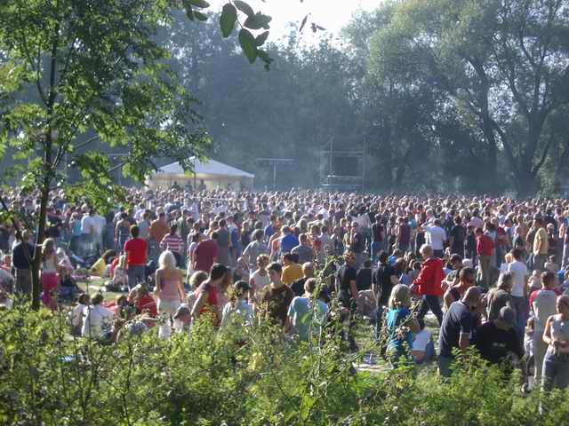 File:Pollerwiese 04-08-22 co Pop 076.jpg