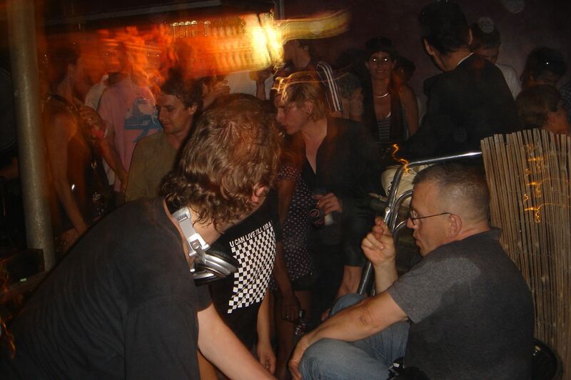 File:Sonar-17.6.2006-beach-DSC03269.jpg