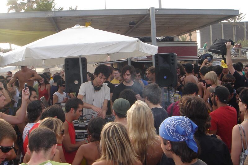 File:Sonar-17.6.2006-beach-DSC03202.jpg