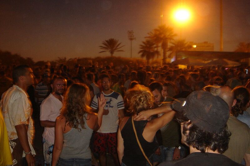 File:Sonar-17.6.2006-beach-DSC03246.jpg
