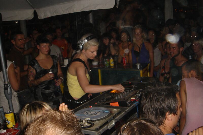 File:Sonar-17.6.2006-beach-DSC03251.jpg