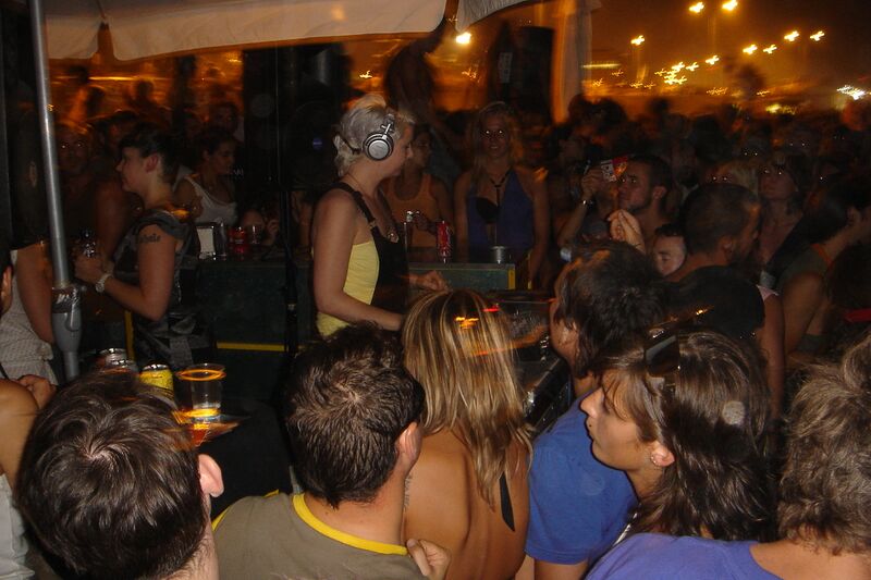 File:Sonar-17.6.2006-beach-DSC03247.jpg