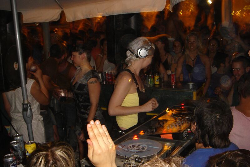 File:Sonar-17.6.2006-beach-DSC03250.jpg