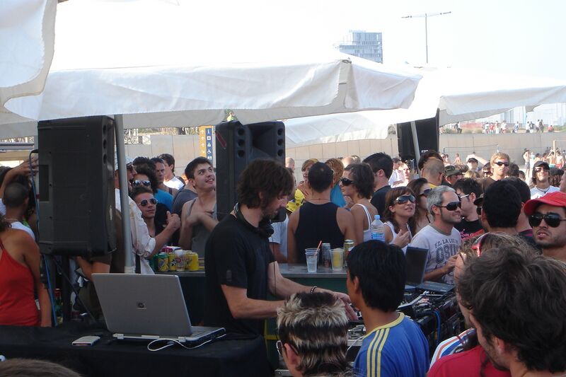 File:Sonar-17.6.2006-beach-DSC03200.jpg