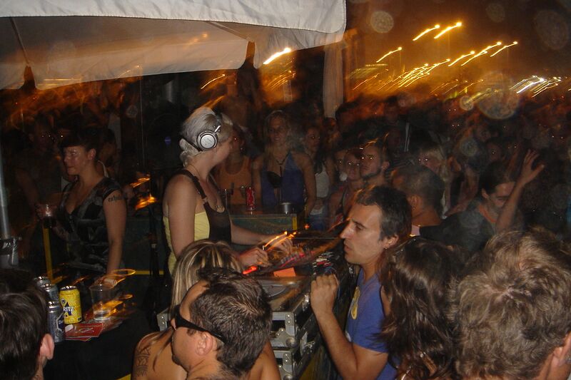 File:Sonar-17.6.2006-beach-DSC03248.jpg