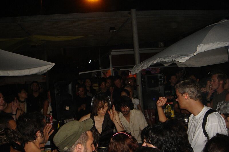 File:Sonar-16.6.2006-beach-DSC03169.jpg