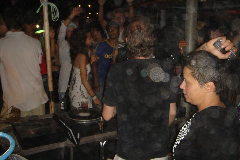 File:Sonar-17.6.2006-beach-DSC03266.jpg