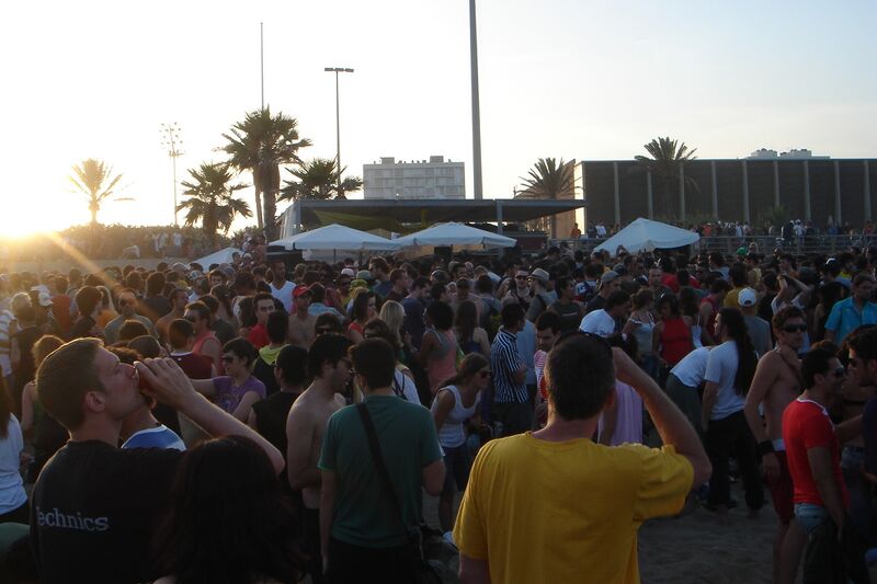 File:Sonar-17.6.2006-beach-DSC03232.jpg