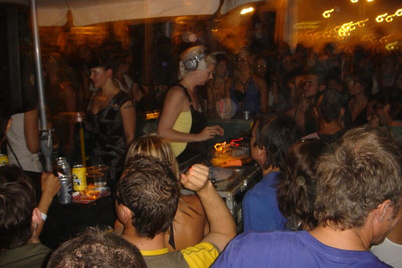 File:Sonar-17.6.2006-beach-DSC03249.jpg