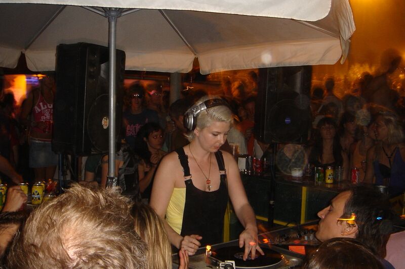 File:Sonar-17.6.2006-beach-DSC03253.jpg